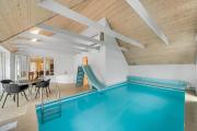 Large Pool House With Beach Volleyball - 2000
