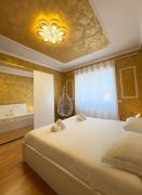 Golden Essence Apartment - terrace & metro