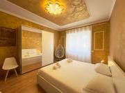 Golden Essence Apartment - terrace & metro