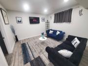 Charming 2-Bedroom Basement Oasis Sleeps 5,Size-150sqm, Netflix, family friendly