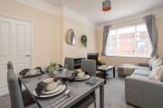 Large cosy house - free on street parking Large cosy house - free on street parking