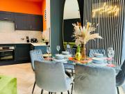 Next To Brighton Beach 3 Bedroom & 2 Bathroom Flat Sleep 12 Guests