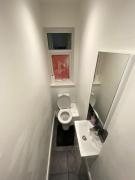 Charming 3-Bed Apartment in London Charming 3-Bed Apartment in London