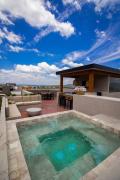 Exclusive Luxury Home with Rooftop Jacuzzi