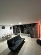 Espacioso apartamento con piscina en Laureles 201