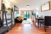 Luxury Docklands 2Bed apt- Close to Excel- Canary Wharf- City Airport - 02 Arena- Free Parking- PS 4 Luxury Docklands 2Bed apt- Close to Excel- Canary Wharf- City Airport - 02 Arena- Free Parking- PS 4