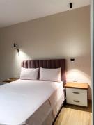 Elegant Rose City Center Oasis