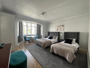 Madonna Halley Hotel