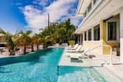 Luxury Villa-60 ft Pool-Jacuzzi-Endless Amenities-