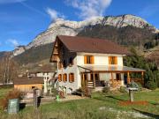 lEcho des Glieres vue montagne centre village sauna & grill