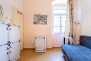 Traditional Dalmatian apt 3 min walk to beach
