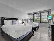 Cozy Beachfront 2 Bedroom Condo Beach Service 406