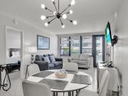 Cozy Beachfront 2 BDR Miami Beach Condo 406