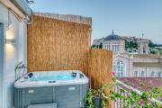 Luxury Apt with Acropolis view Balcony and Jacuzzi