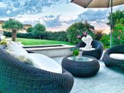 Séjour au soleil avec piscine