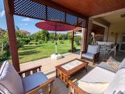 Garden Floor Flat in a Beachfront Complex with a Pool