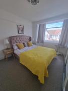 Large 4 Bed Terraced House Large 4 Bed Terraced House