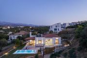 Villa Wisdom - Elegant & Homely with Pool, Galatas