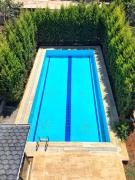 Müstakil bahçe ve havuzlu villa