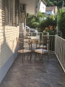 E&E Garden Breeze Apartment