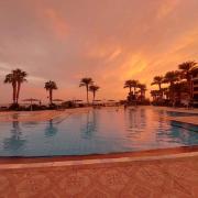 Esplanada flat with free beach, no single men