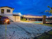 Hermosa finca con vista a la piedra y embalse de Guatapé, con jacuzzi y piscina