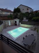 LUXURY Apartment IMOTA,with private pool,big Free Parking,Car EVcharger