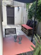 Le studio Dauguste- Cœur de Nîmes-chaleureux-emplacement idéal