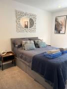 Artizana Suite - Luxury Village Location and Parking