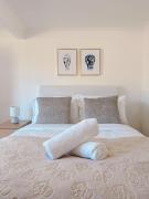 Comfy unit near Garden City Westfield Street Parking