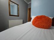 6 Bedrooms Legoland Windsor Heathrow sleep 10