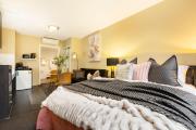 Boutique Retreat in Heart of CBD Mobility-Friendly
