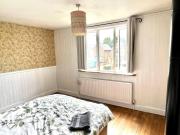 Inviting 4-Bed House near Heathrow w Fireplace