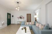 Xenias Apartments in Alepou
