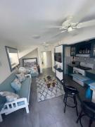 Scarlett Studios 3-US Embassy 7 mins drive- Lloyd Erskine Sandiford Centre & Ross university 5 mins drive-Only a 1 night reservation includes airport and embassy round trip