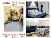 Appartement avec patio, Au centre ville, internet Fibre, canal plus, chaînes internationales