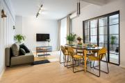 Sunny 4BR Flat - Top Location - Charming Balcony Sunny 4BR Flat - Top Location - Charming Balcony
