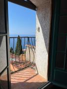 Appartement vue mer au cœur du vieux village Appartement vue mer au cœur du vieux village