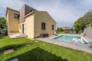 Piscine, clim, terrain de pétanque et jeux enfants Piscine, clim, terrain de pétanque et jeux enfants