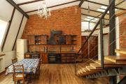 Vintage Mezzanine Apt in City Center - By Wehost