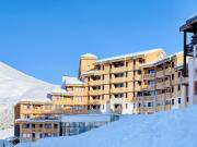 Appartement cosy avec accès direct aux pistes, espace bien-être et piscine chauffée - FR-1-181-2813