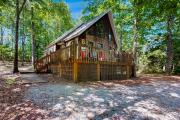 Dog-Friendly, Bright Cabin with Deck!