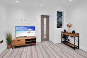 Newly refurbished 2 Bed House in a Town Centre Location Newly refurbished 2 Bed House in a Town Centre Location