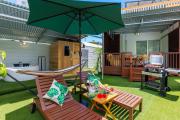 新規オープン サウナ BBQ ジャグジー付き 最大9名 無料駐車場4台 ビーチまで車で5分 SKY House