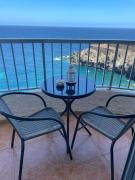 Relax Monís Incredible Ocean Views