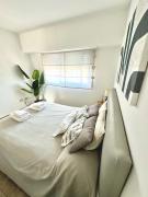 Luminoso departamento para dos personas.