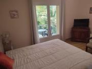 T 1 avec terrasse face rivière à 1 min des thermes