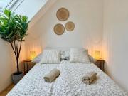 Rooftop Apartment with Balcony & Free Parking