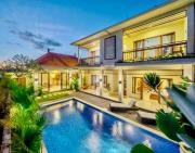 Villa Kumaru Luxury 4BR inc breakfast and airport pickup