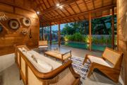 Kayu Retreat - Traditional luxe in calm area of Ubud
